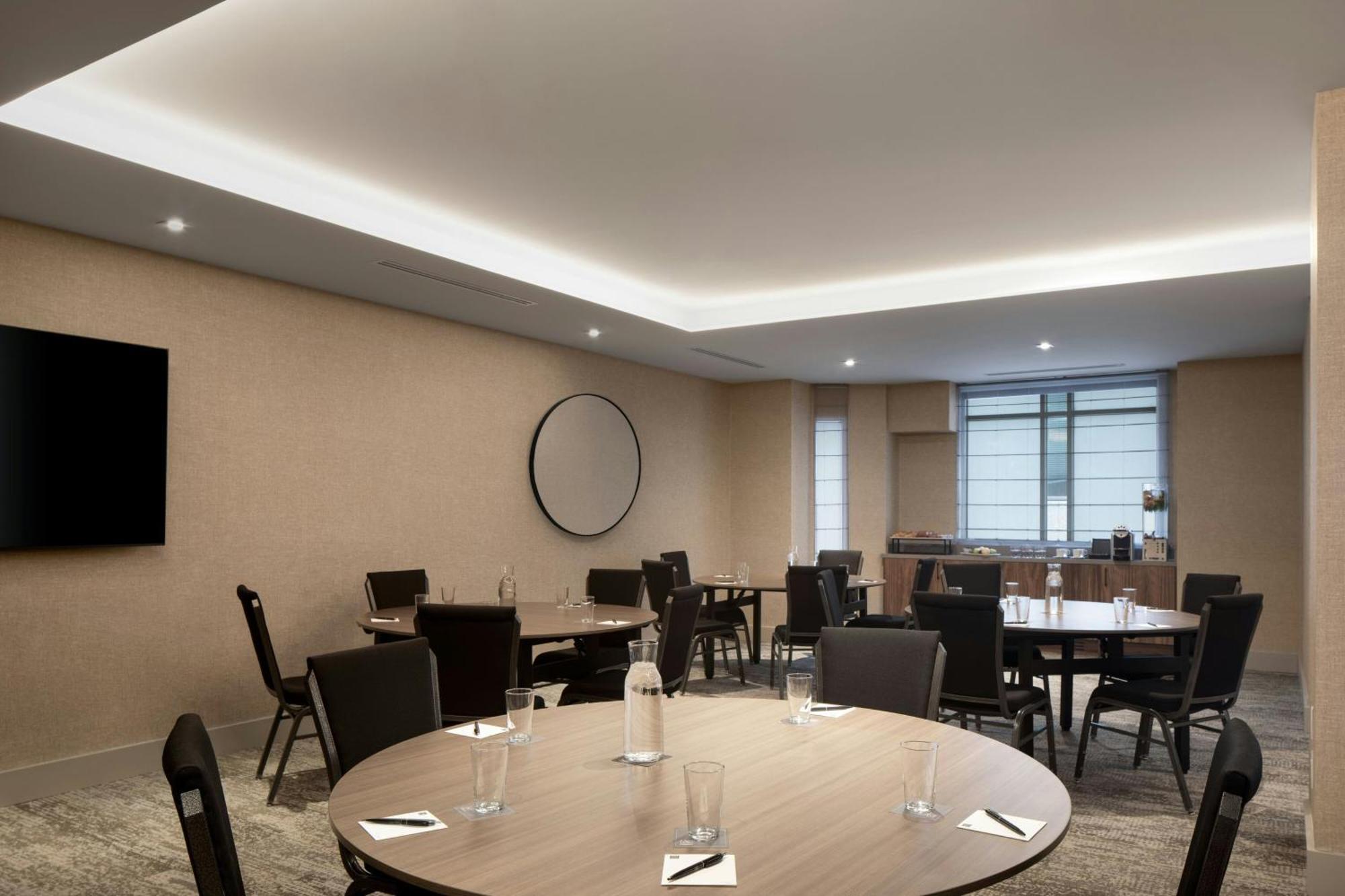 Ac Hotel By Marriott Old Montreal — Photos 2