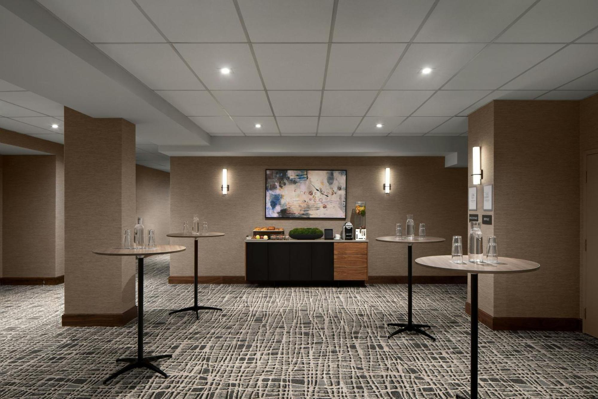 Ac Hotel By Marriott Old Montreal — Photos 3